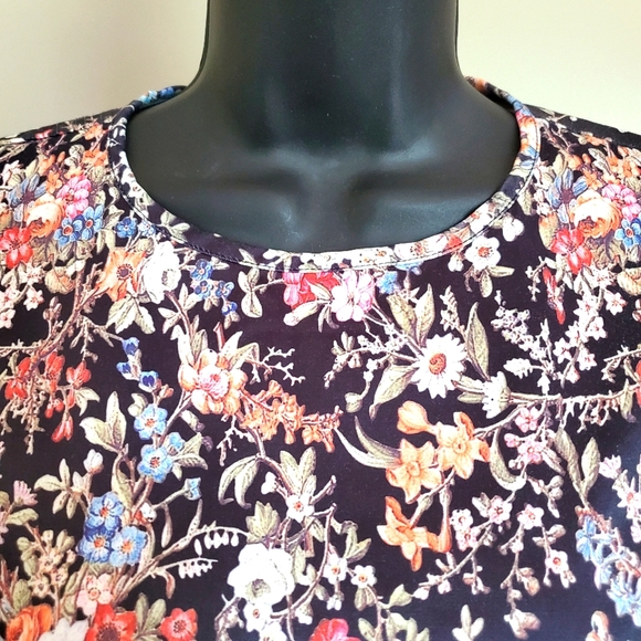 Satin Print Top - Picture 4 of 8